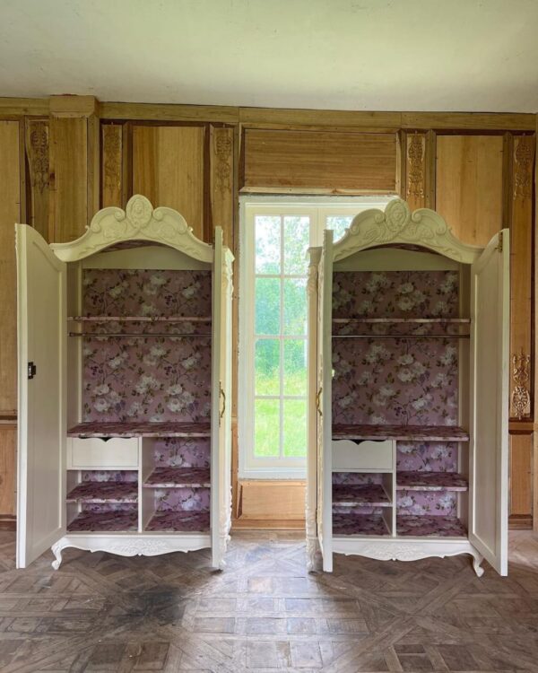 Wooden Royal Wardrobe - Image 3